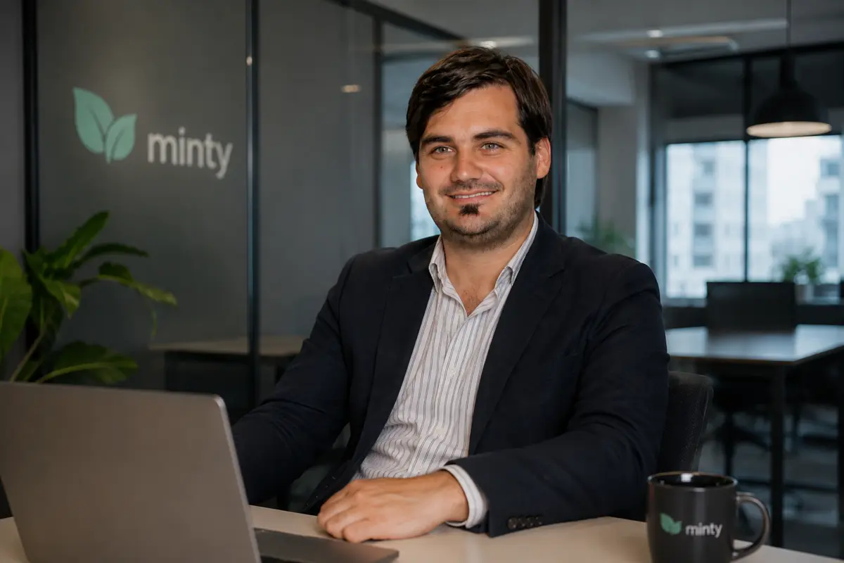 Chris, Estrategia Comercial y Marketing